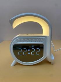 ساعة منبه بلوتوث ذكية RGB ومكبر صوت من نوع Big G شاحن لاسلكي V5