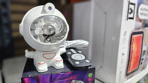 Galaxy Nebula Starry Sky رائد الفضاء جهاز عرض ضوئي V3