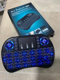 لوحة مفاتيح لاسلكية ثلاثية الألوان بإضاءة خلفية USB للتحكم في الوسائط المتعددة